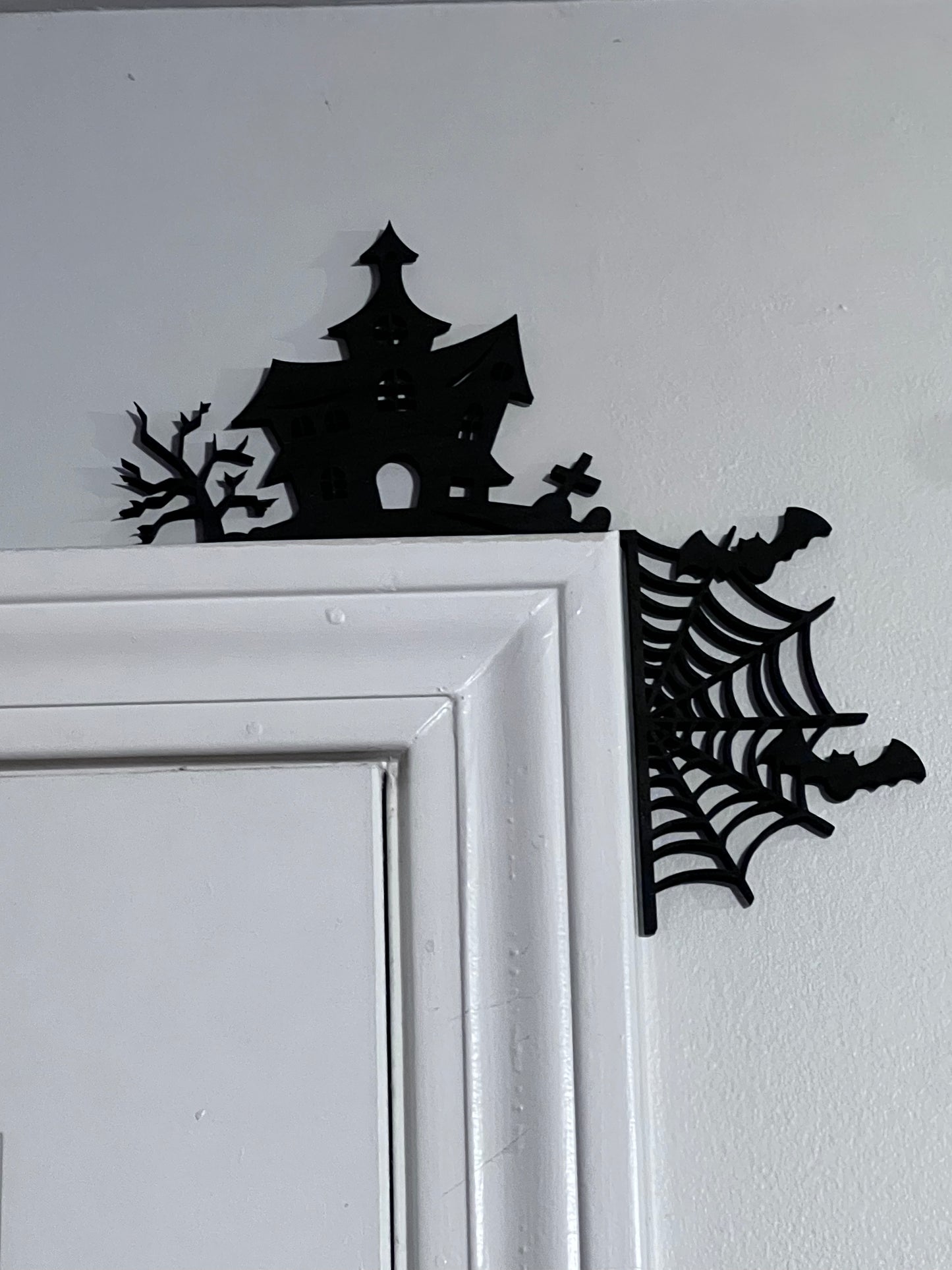 Happy Halloween doorframe sign
