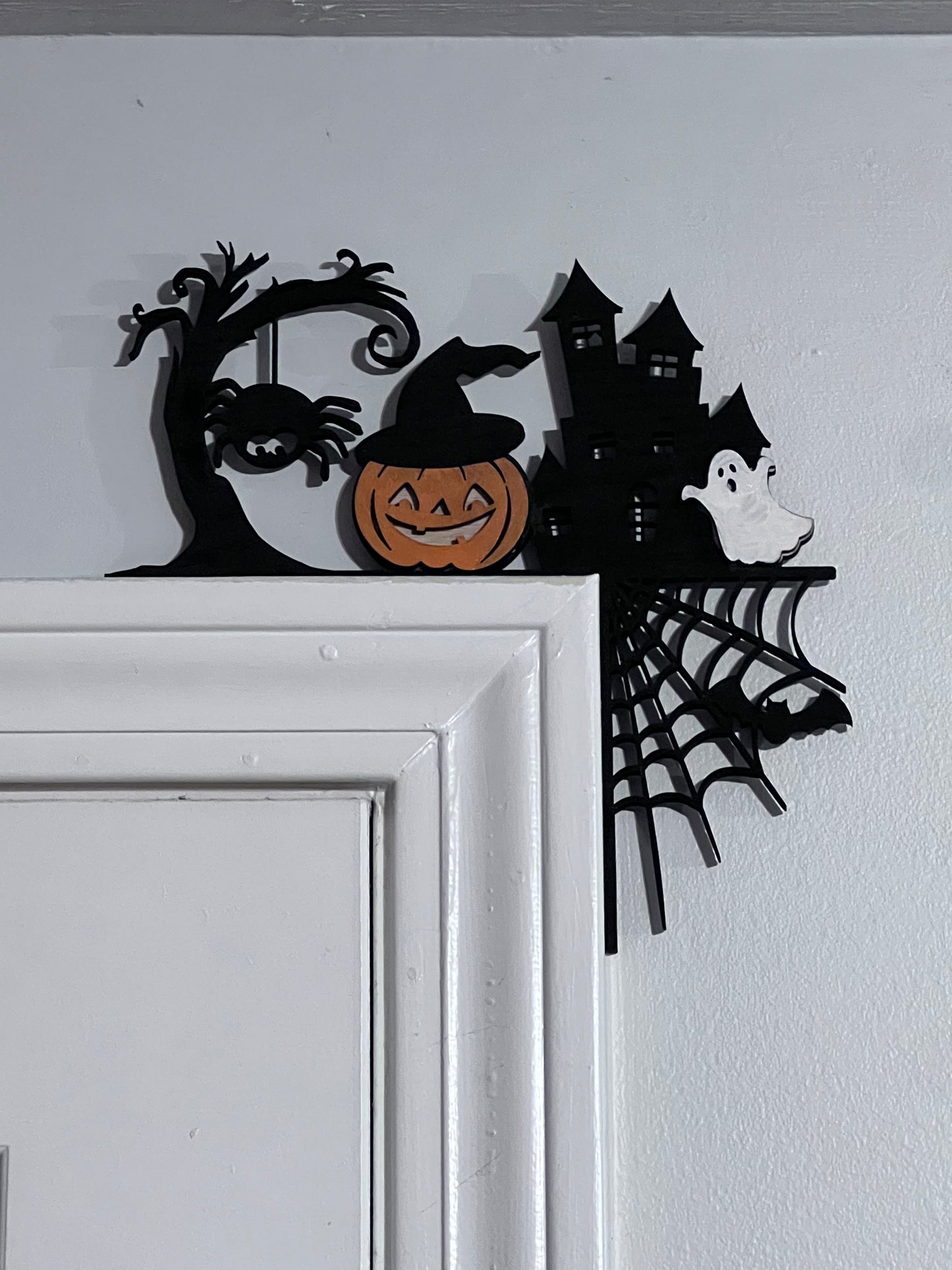 Happy Halloween doorframe sign